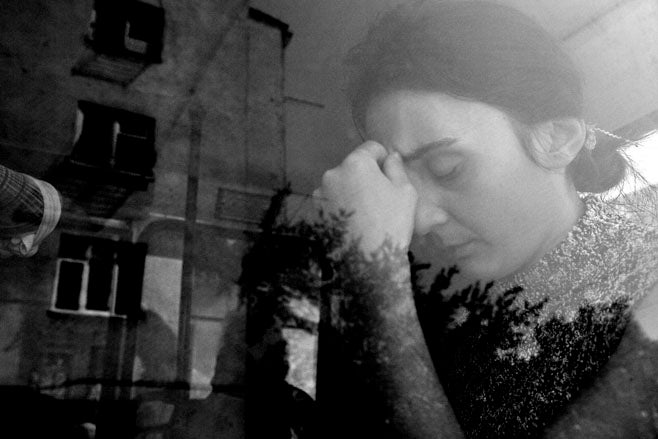 Une femme géorgienne peu après son arrivée dans la ville de Gori, dans le centre du pays, le 18 août 2008. Elle a été obligée de fuir son village, dans l’Ossétie du Sud, où elle s’est cachée pendant près d’une semaine dans une cave après l’éclatement du c