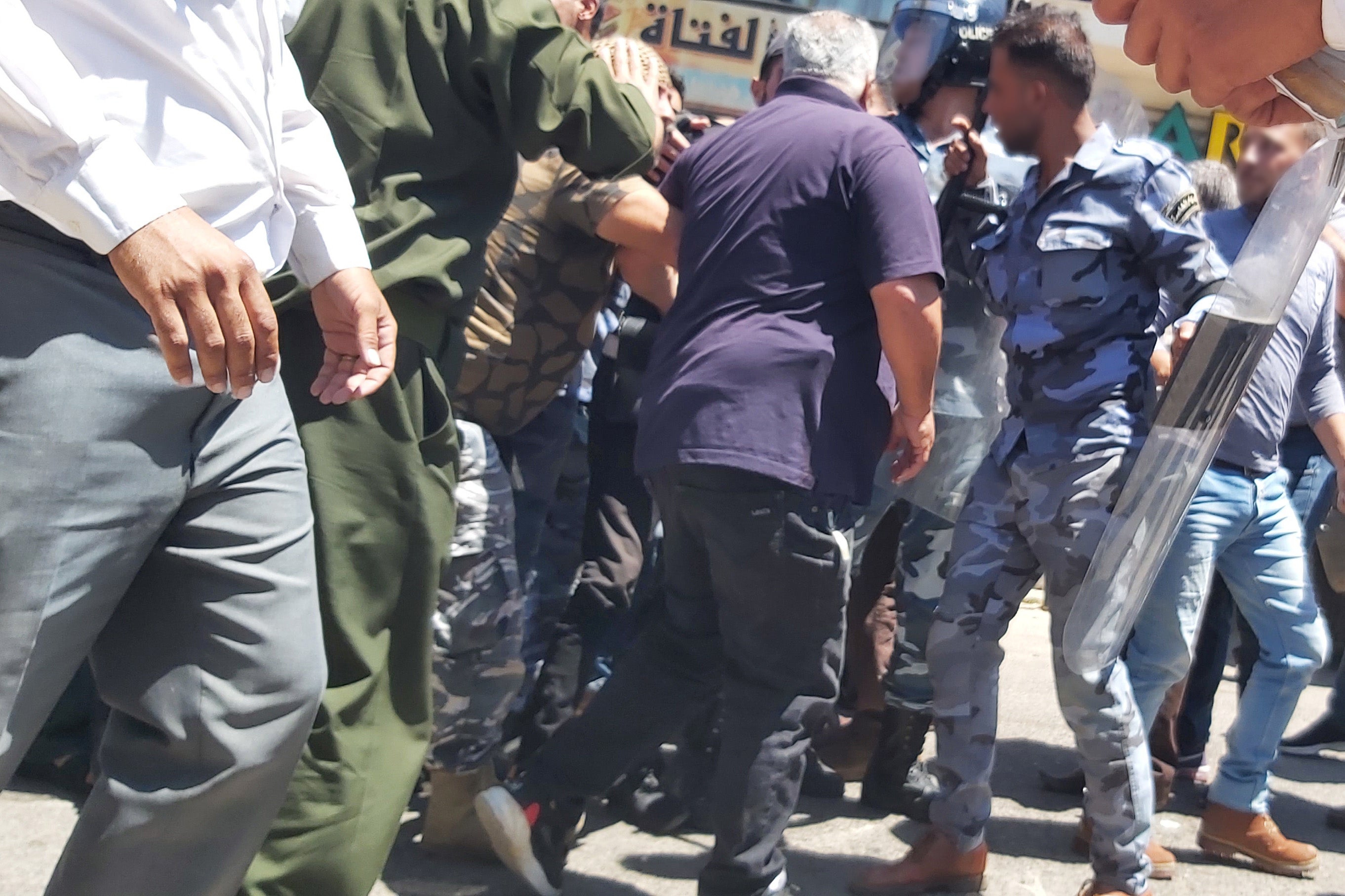 1)	Security forces clash with protestors in Sweida on June 15, 2020 © Suwayda 24