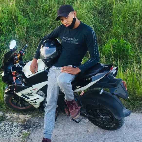 202110americas_cuba_RaylisFernandoMasabo