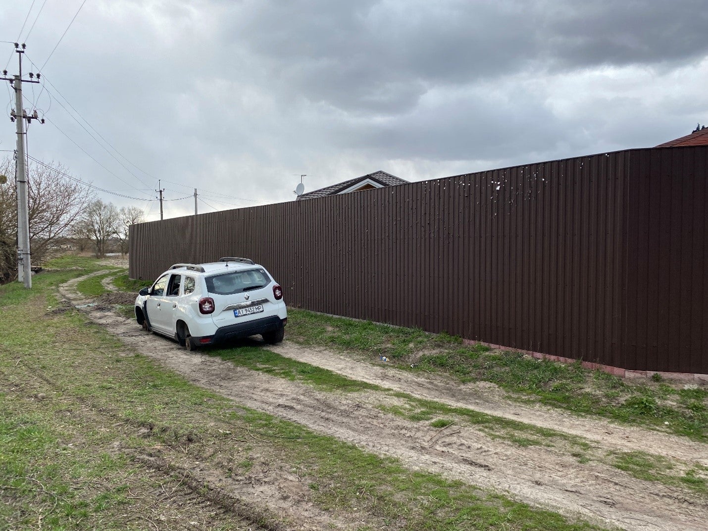 Удень 3 березня 2022 року російські військові у Гостомелі відкрили вогонь по цій цивільній машині, у якій їхали голова Гостомельської громади Юрій Прилипко, Юрій Штурма, Іван Зоря (за кермом) і Тарас. Юрій Прилипко й Іван Зоря загинули.