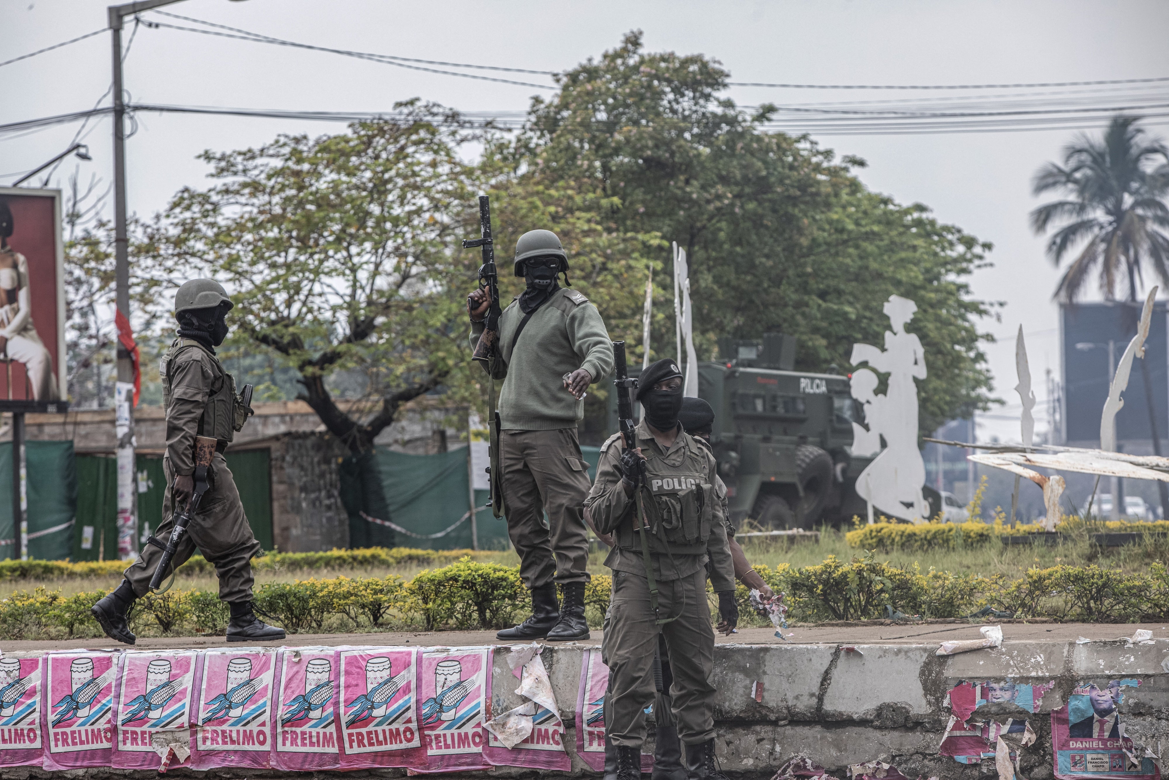 Units of the Mozambican anti-riot police deploy during a march called by the presidential candidate of the Optimist Party for the Development of Mozambique (PODEMOS) in Maputo, on October 21, 2024.