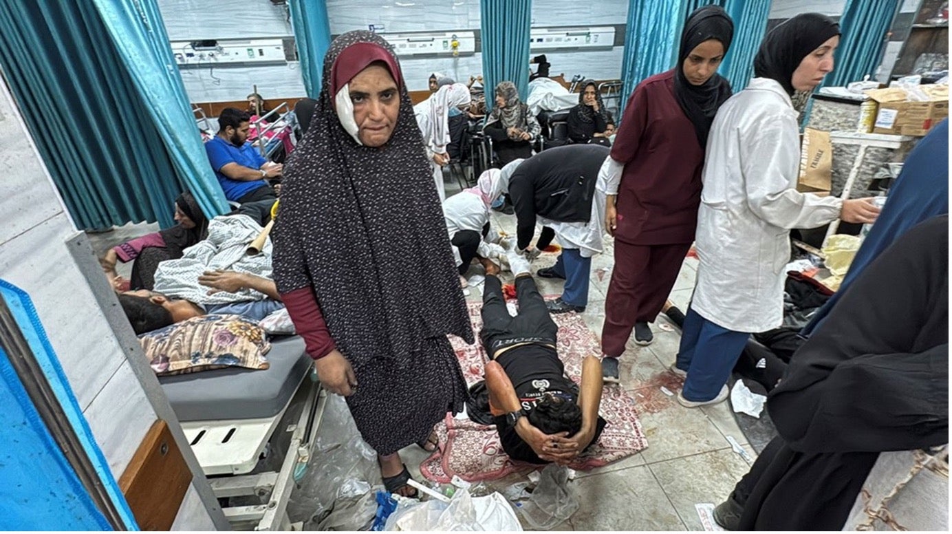 Gazas sundhedssystem er næsten kollapset, og 500 sundhedsarbejdere er dræbt. På trods af israelske påstande om, at Hamas holder til på hospitaler, kan ingen beviser retfærdiggøre, at hospitaler og ambulancer angribes, skriver Belkis Wille.Foto: Stringer/Reuters/Ritzau Scanpix