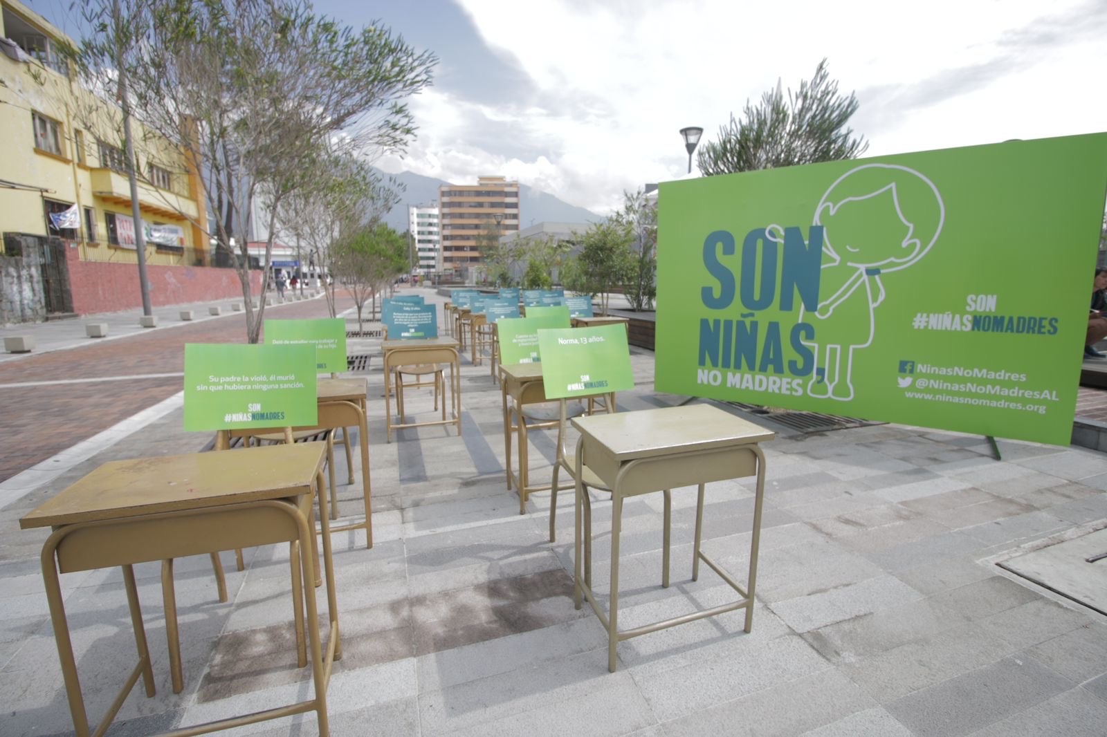 Performance del movimiento Niñas no Madres, Quito, mayo de 2019.