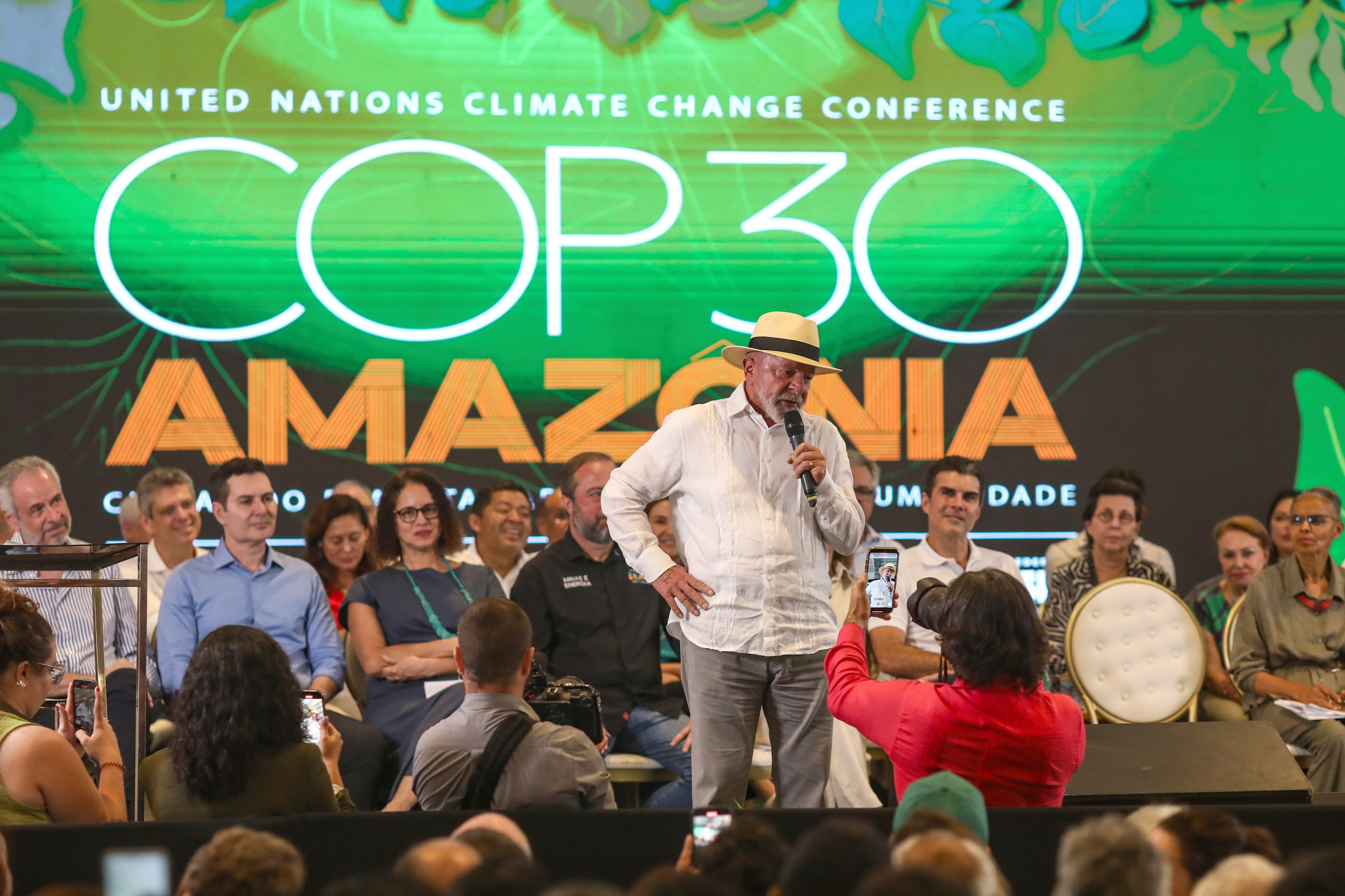O presidente do Brasil, Luiz Inácio Lula da Silva, anuncia investimentos no Parque da Cidade, local que sediará as atividades da Conferência das Nações Unidas sobre Mudanças Climáticas (COP30) de 2025, em Belém, no Pará, Brasil, em 14 de fevereiro de 2025