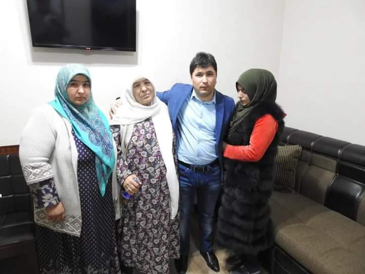 Оппозиционер Шароффидин Гадоев встретился со своими родственниками в присутствии сотрудников МВД Таджикистана. Душанбе, 15 февраля.