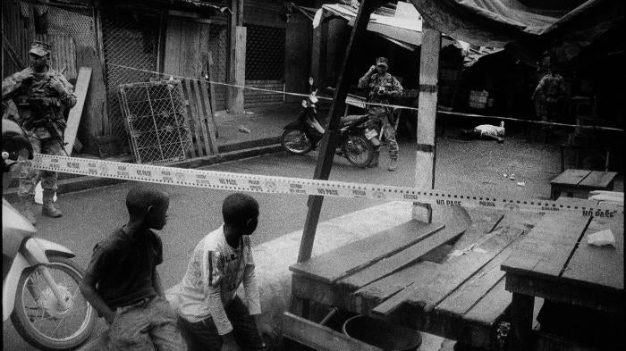 Boys observe a crime scene at the José Hilario López market in Buenaventura. November 2013.