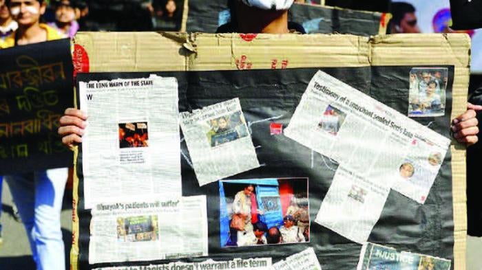 Students protest arrests of civil society activists in Delhi in January 2011. 