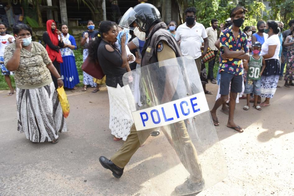 202108asia_sri_lanka_police