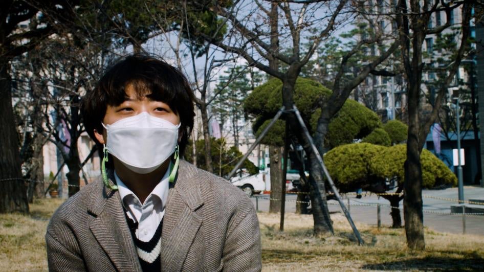 김도현, 한국인, 여성으로 태어났으며, 2015년 트랜스젠더 남성으로 페이스북에 커밍아웃을 했습니다. © 2021 Human Rights Watch