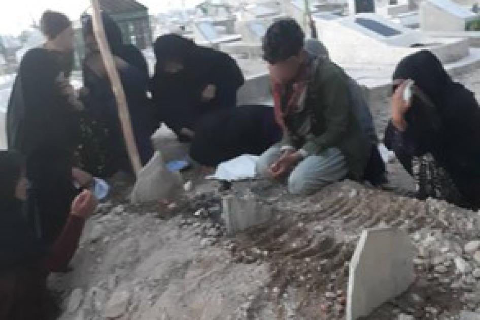 202205asia_afghanistan_gravesite