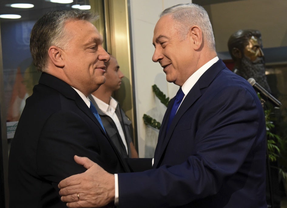 Der ungarische Ministerpräsident Viktor Orban (links) wird am 19. Juli 2018 vom israelischen Premierminister Benjamin Netanjahu in Jerusalem begrüßt.