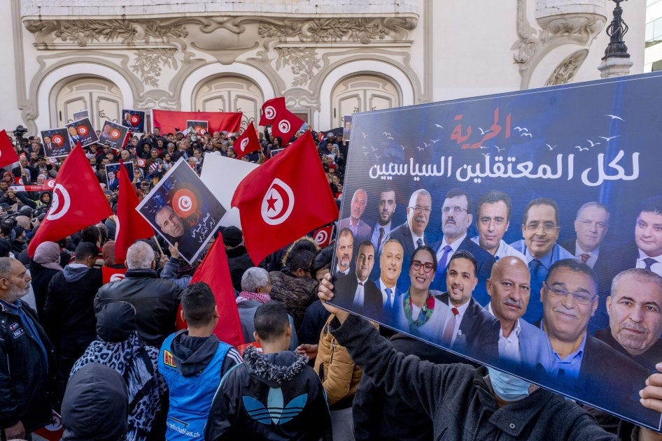 Manifestation du Front de salut national dans le centre de Tunis (Tunisie), le 5 mars 2023, pour protester contre l’arrestation de plusieurs personnalités publiques, dont des dirigeants de cette coalition d'opposition. 