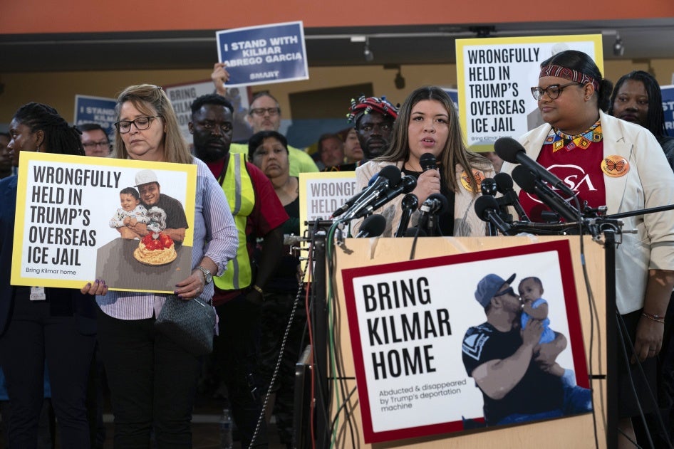  Jennifer Vasquez Sura (C), the wife of Kilmar Abrego Garcia of Maryland, who was mistakenly deported to El Salvador, speaks during a news conference at CASA's Multicultural Center in Hyattsville, Maryland, US, April 4, 2025. 