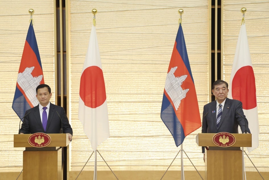Japanese Prime Minister Shigeru Ishiba (R) and Cambodian Prime Minister Hun Manet attend a news conference after a bilateral talk at the Prime Minister's Office in Tokyo, May 30, 2025. 