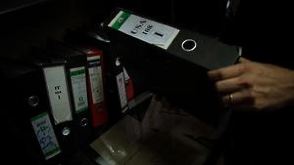 na carpeta encontrada luego de la caída de Trípoli en un edificio perteneciente a los servicios de seguridad externa libios contenía faxes y memos entre la Agencia Central de Inteligencia de los Estados Unidos (CIA) y el Servicio de Inteligencia Libio.