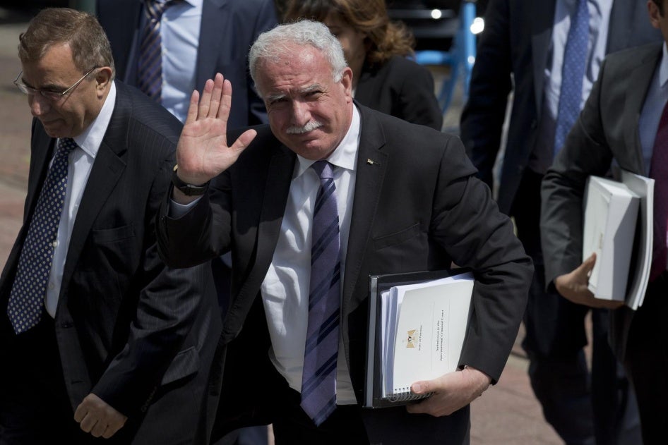 Le ministre palestinien des Affaires étrangères Riyad al-Maliki, lors de son arrivée au siège de la Cour pénale internationale à La Haye, aux Pays-Bas, le 25 juin 2015.