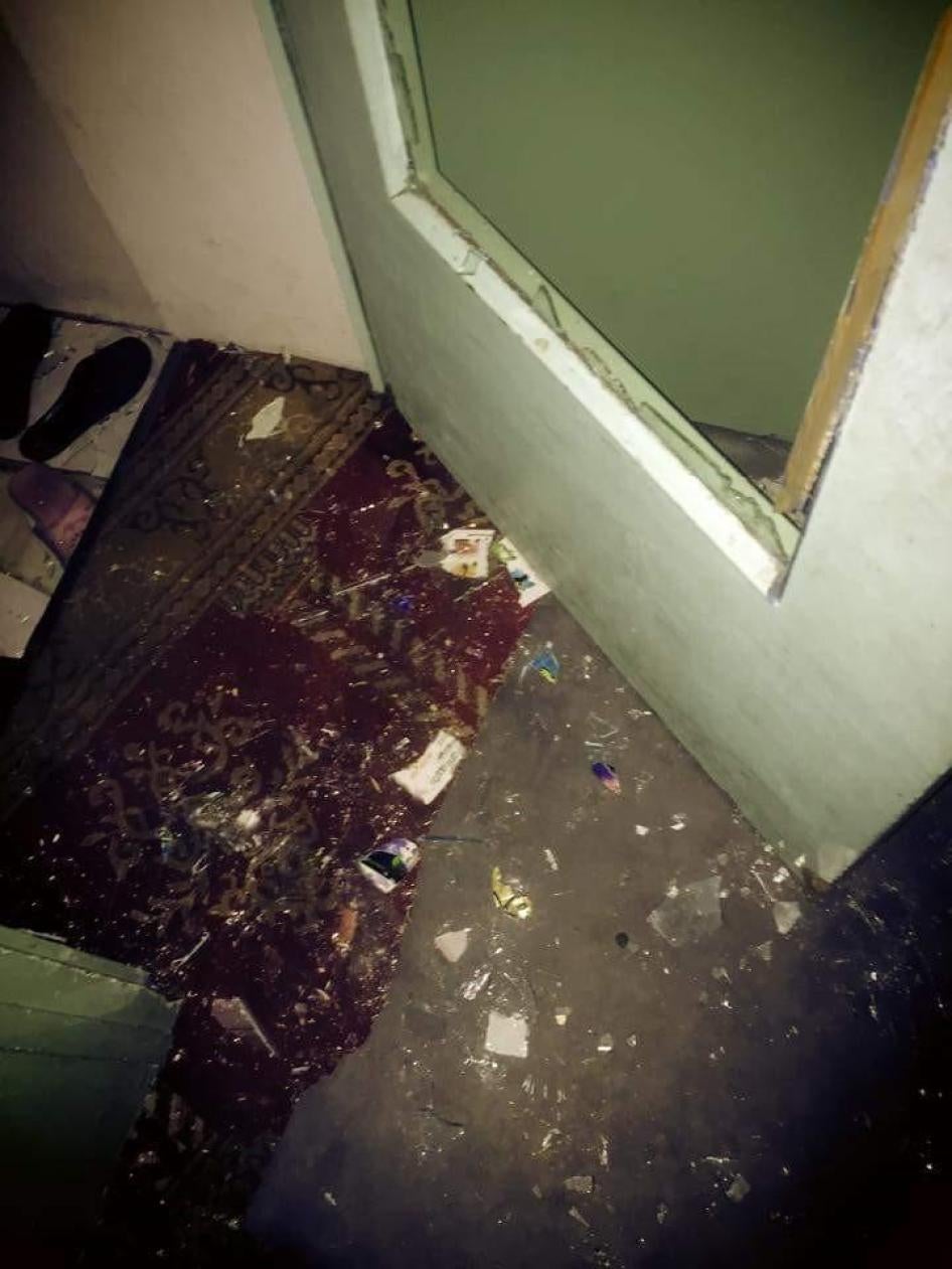 أضرار لحقت بمسجد أوبرفيلليه، وهي ضاحية شمال باريس، خلال مداهمة نُفذت بموجب قانون الطوارئ قامت بها الشرطة في 17 نوفمبر/تشرين الثاني 2015. 