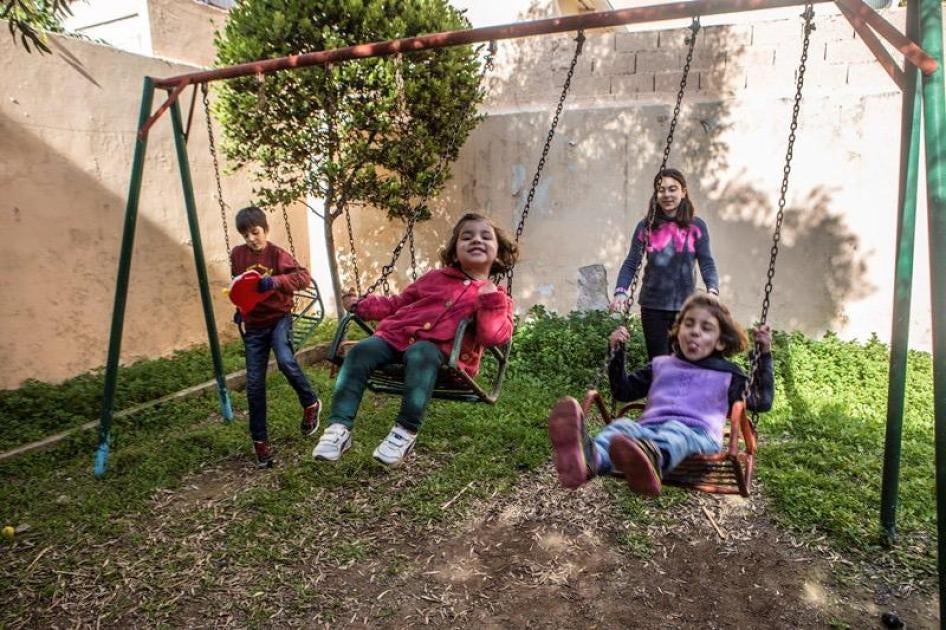 Rudi, Lava, Elin and Evin play in the backyard of the apartment in which they were staying in Aigaleo. © 2017 Anna Pantelia