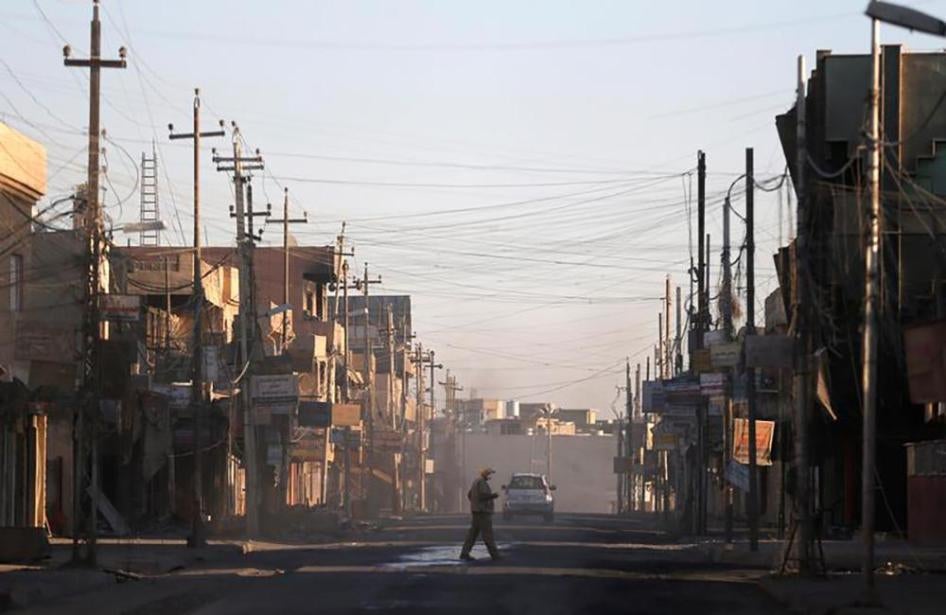 A man walks across a street in al-Hamdaniya, Iraq November 25, 2016. Picture taken November 25, 2016. © 2016 Reuters