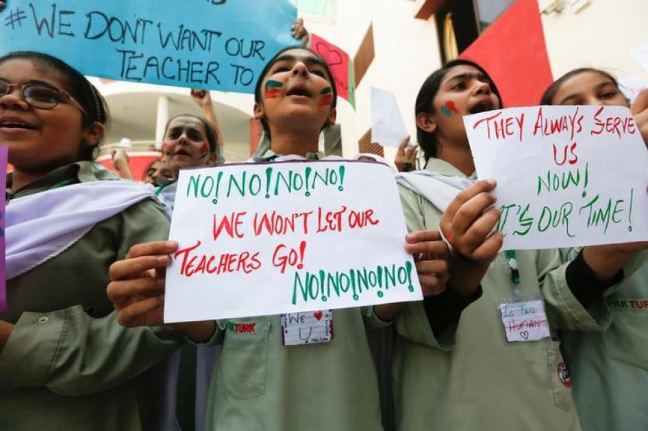 201710Asia_Pakistan_Teacher