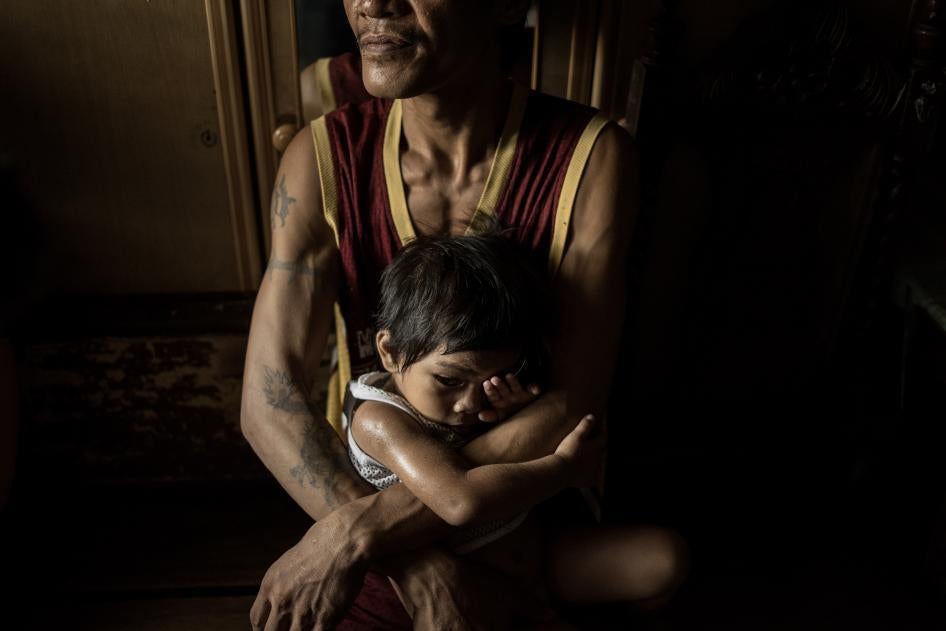 37岁的杰森・艾桑逊（Jayson Asuncion）向警方自首，承认长期吸食安非他命（冰毒），2016年9月15日。