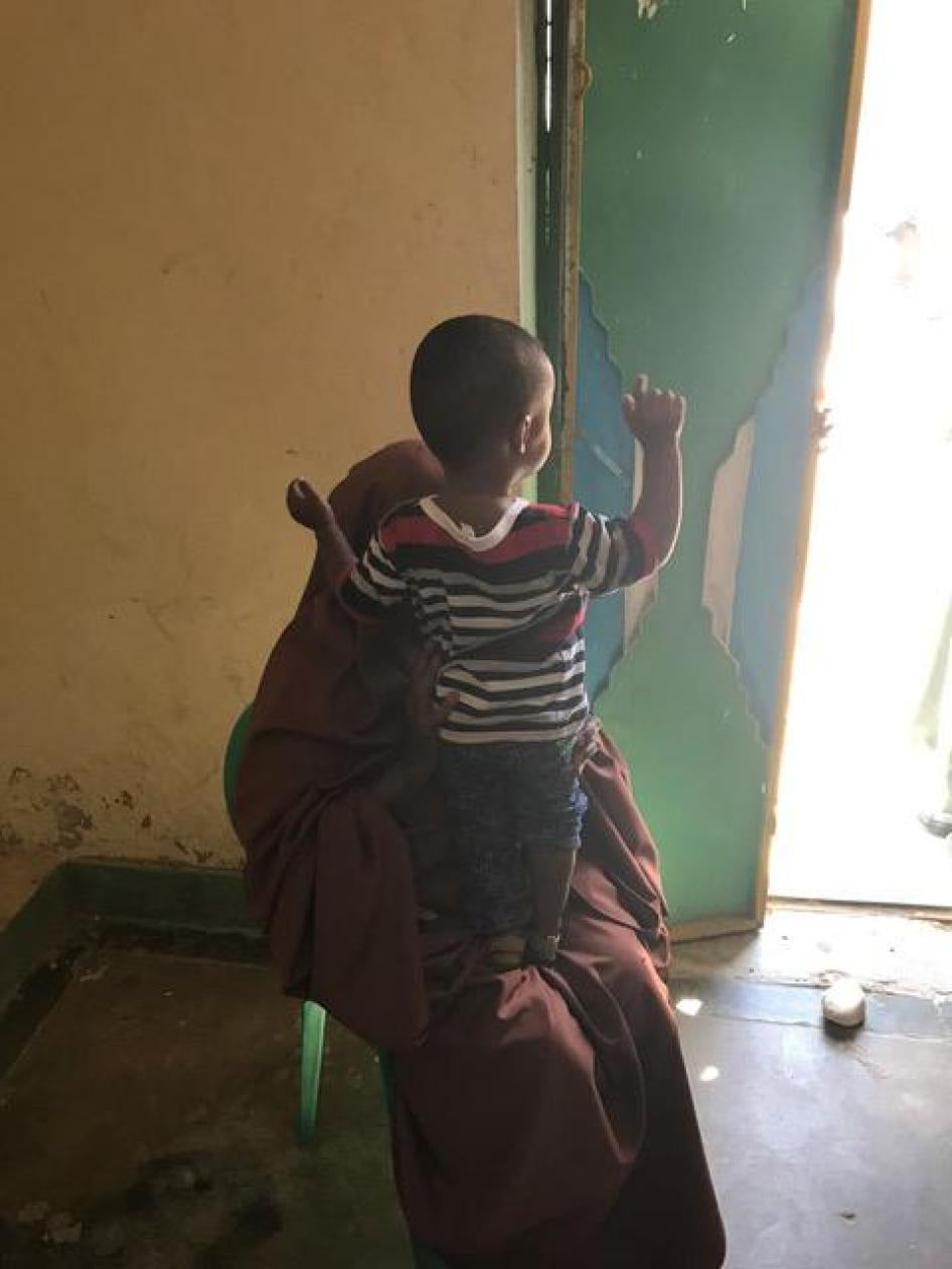 Canug yar oo shan bilood jir ahaa, ayaa dhaawacmay balse ka badbaaday dilalkii ka dhacay Jaamac Dubad. Hooyadii iyo ayeydii ayaa ku dhintay falkaasi, Disembar 4, 2016. 