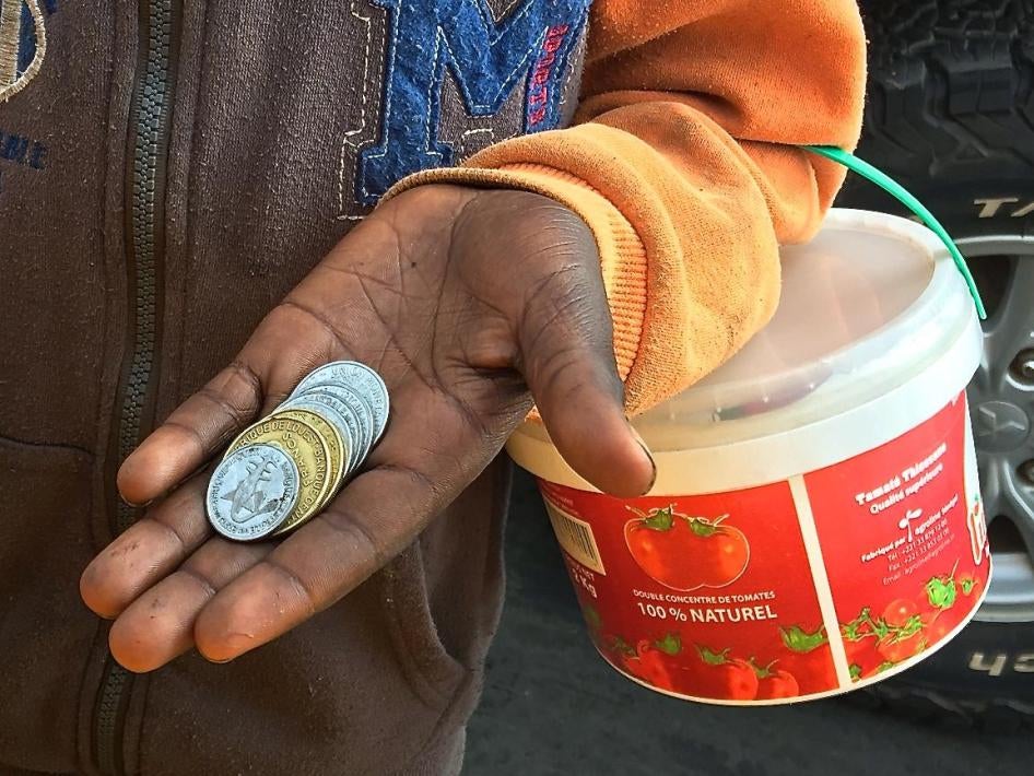 201806africa_senegal_talibebeggingmoney