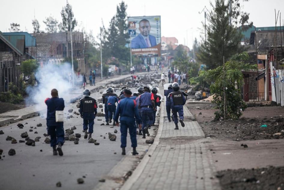 Congolese National Police clash with protesters on December 28, 2018 in Majengo neighborhood in Goma, North Kivu, Democratic Republic of Congo.