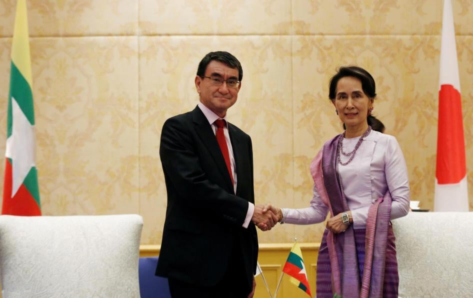 Myanmar's State Counsellor Aung San Suu Kyi (R) meets Japan's Foreign Minister Taro Kono during the World Economic Forum on ASEAN in Hanoi, Vietnam September 12, 2018.