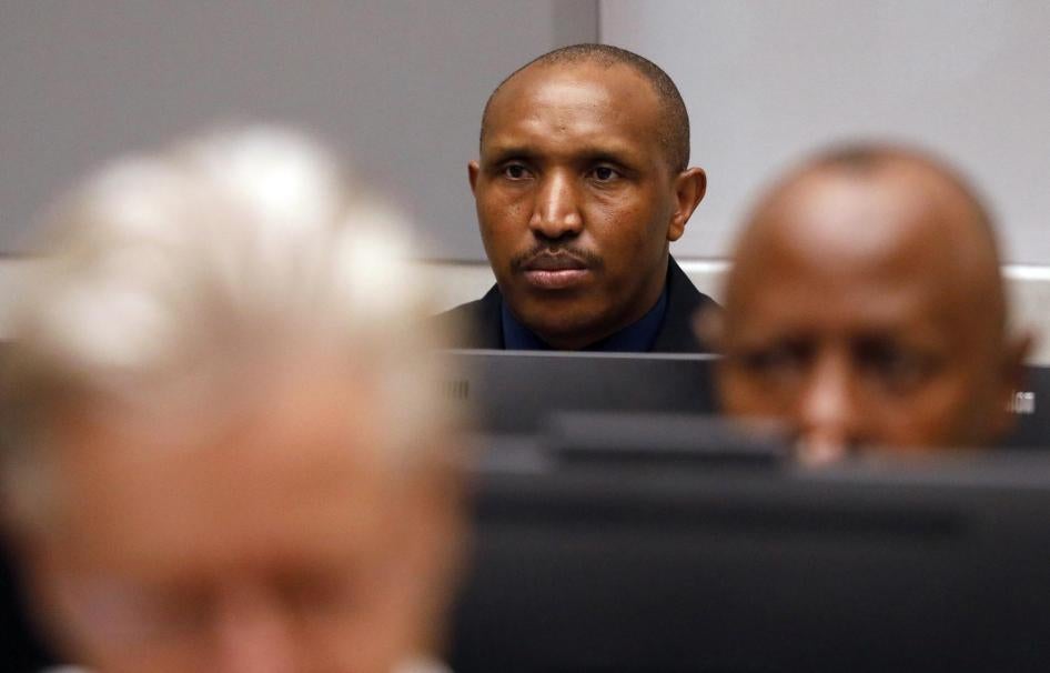 L'ancien chef de guerre congolais Bosco Ntaganda assiste à une plaidoirie vers la fin de son procès pour crimes de guerre à la Cour pénale internationale à La Haye, aux Pays-Bas, le 28 août 2018. 