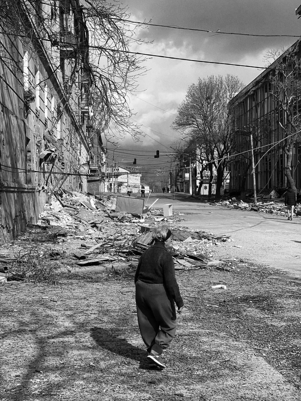 Разрушенные здания на проспекте Мира в Мариуполе 8 марта 2022 года.