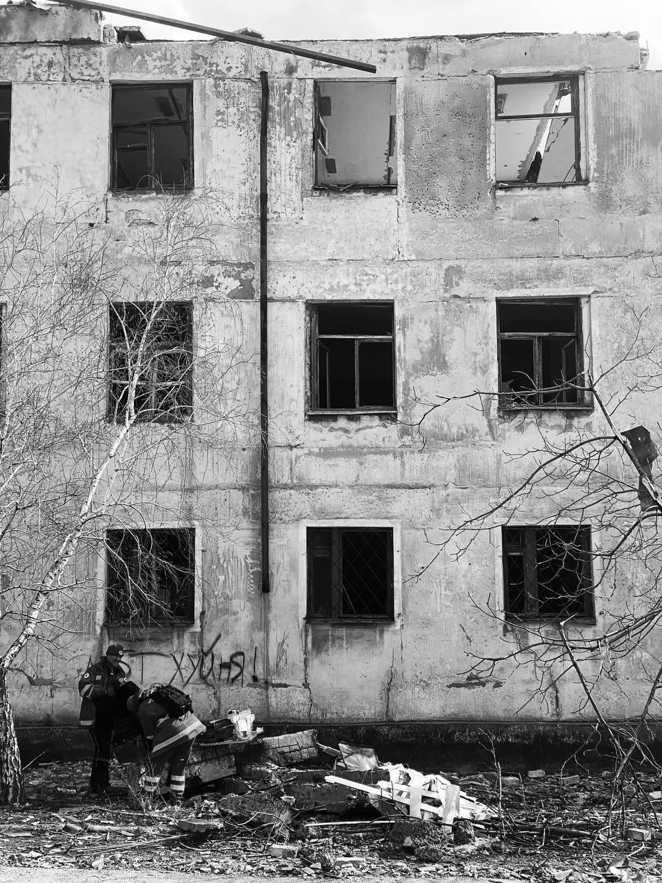 Разрушенные здания на улице Торговая в Мариуполе 11 марта 2022 года.