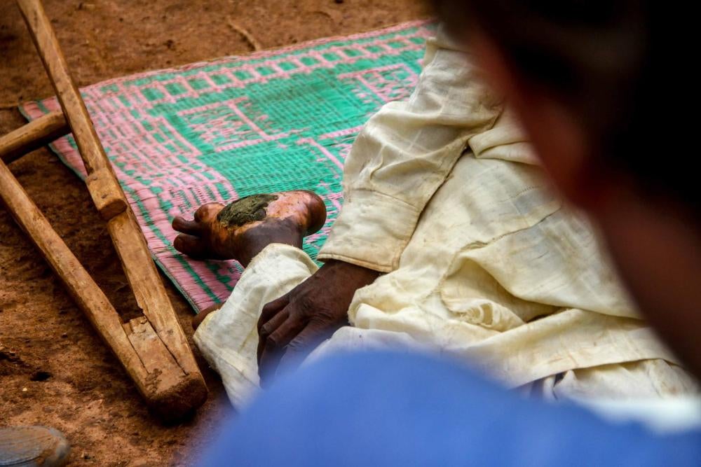 Les combattants anti-balaka ont tiré sur « Salé », un Peul de 42 ans, le blessant, lors d'une attaque près de Ngakobo, au début de l'année 2015. « Je savais qu’en cas de nouvelle attaque, je ne pourrais pas m’enfuir, » a-t-il expliqué au camp de l'Evêché 