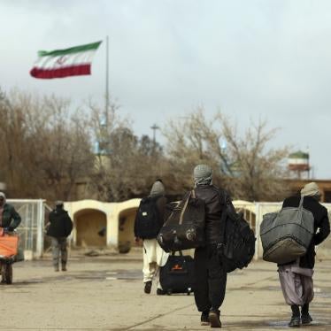  Afghans return to Afghanistan at the Islam Qala border with Iran, in the western Herat Province, February 20, 2019. 
