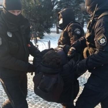 Поліція затримує протестуючих на протесті проти безкарності за ультраправе насильство, Київ, Україна, 19 січня 2021 року.