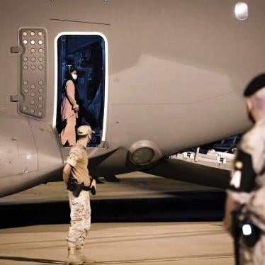 Afghan families get off the Spanish military plane at the Torrejón de Ardoz military base in Madrid. The flight that left Kabul was carrying five Spaniards and 48 Afghan refugees, including 10 minors. 