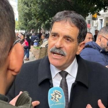 L'avocat tunisien Ayachi Hammami, poursuivi pour s'être exprimé librement, avant son audience au tribunal à Tunis, le 9 janvier 2023.