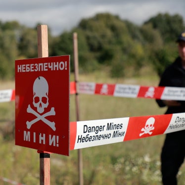 Sign reading "danger mines" in English and Ukrainian.