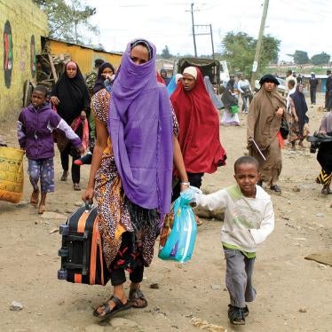 Somali women and children fleeing their homes in Nairobi’s predominantly Somali suburb of Eastleigh on November 20, 2012, two days after an attack on a bus by unknown perpetrators caused Kenyan gangs to riot and attack Somali refugees and Somali Kenyans. 