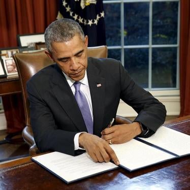 U.S. President Barack Obama vetoes the National Defense Authorization Act (NDAA) for Fiscal Year 2016 in the Oval Office of the White House in Washington, D.C., on October 22, 2015. © 2015 Reuters