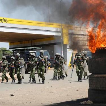 Riot policemen arrive to disperse protesters in Kisumu, Kenya after Kenya’s opposition leader Raila Odinga claimed he was going to reject the outcome of the August 8 elections. August 9, 2017. © 2017 Baz Ratner/Reuters