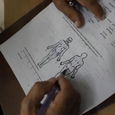 A palliative care physician assesses a patient’s pain.