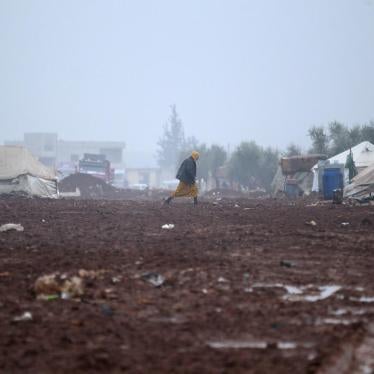 An internally displaced Syrian woman walks in the Bab Al-Salam refugee camp, near the Syrian-Turkish border, northern Aleppo province, Syria, December 26, 2016. 