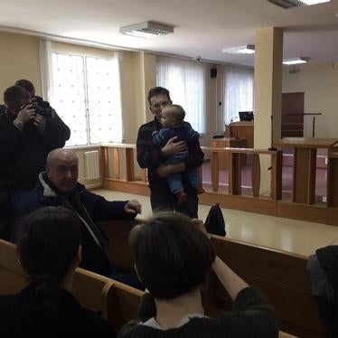 Ales Lahvinets holding his son in the court room before his hearing on March 27, 2017. 