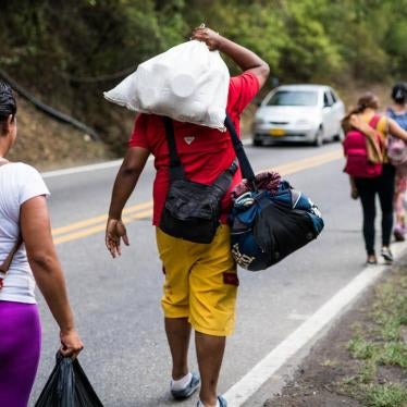 A group Venezuelan “caminantes” (“walkers”) carry their belongings after leaving the border city of Cucuta, Colombia on July 29, 2018. Every day, hundreds of Venezuelans begin the journey on foot towards other cities in Colombia, Ecuador, and Peru, lookin