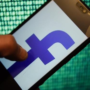 201812internet_facebook_phone