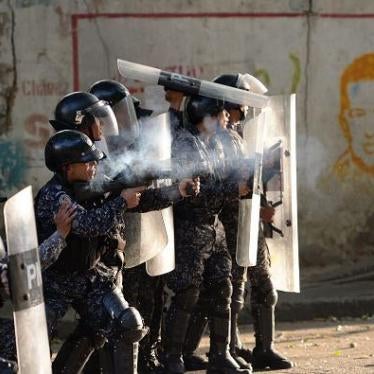 Riot police clash with anti-government demonstrators in the neighborhood of Los Mecedores, in Caracas, on January 21, 2019.