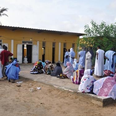 People wait to cast their vote on September 1, 2018 outside a polling station in Nouakchott for the country's legislative, regional and local elections. © 2018 Ahmed Ould Mohamed Ould Elhadj/AFP/Getty Images