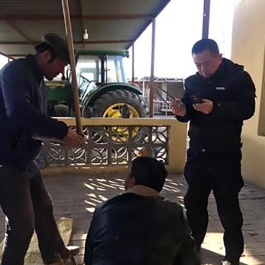 A Xinjiang Police College webpage shows police officers collecting information from villagers in Kargilik (or Yecheng) County in Kashgar Prefecture, Xinjiang. 